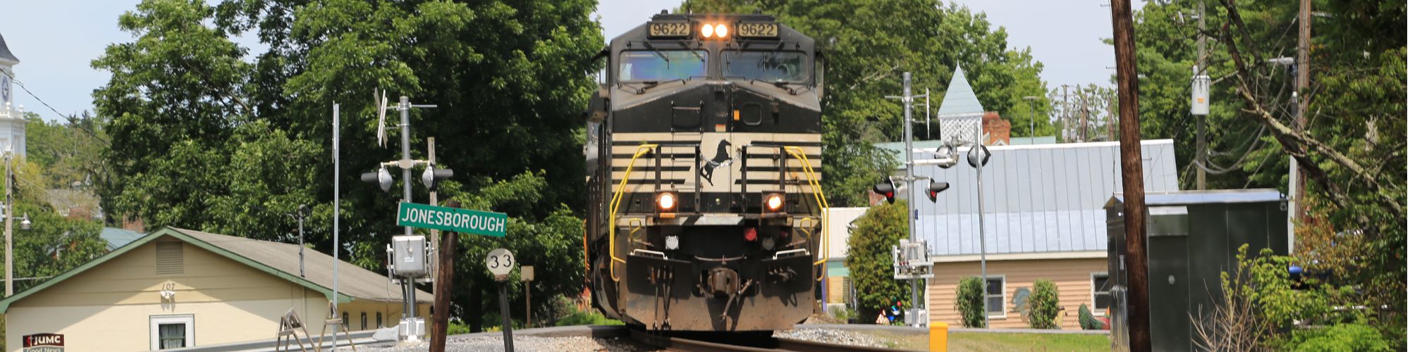 Picture of Norfolk Southern's lead train engine in Jonesborough